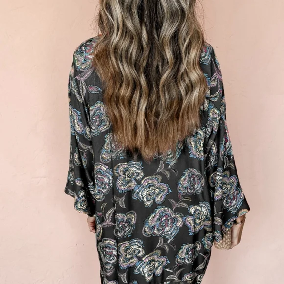 Floral Black Tunic with Woven Clutch - Picture 2 of 5